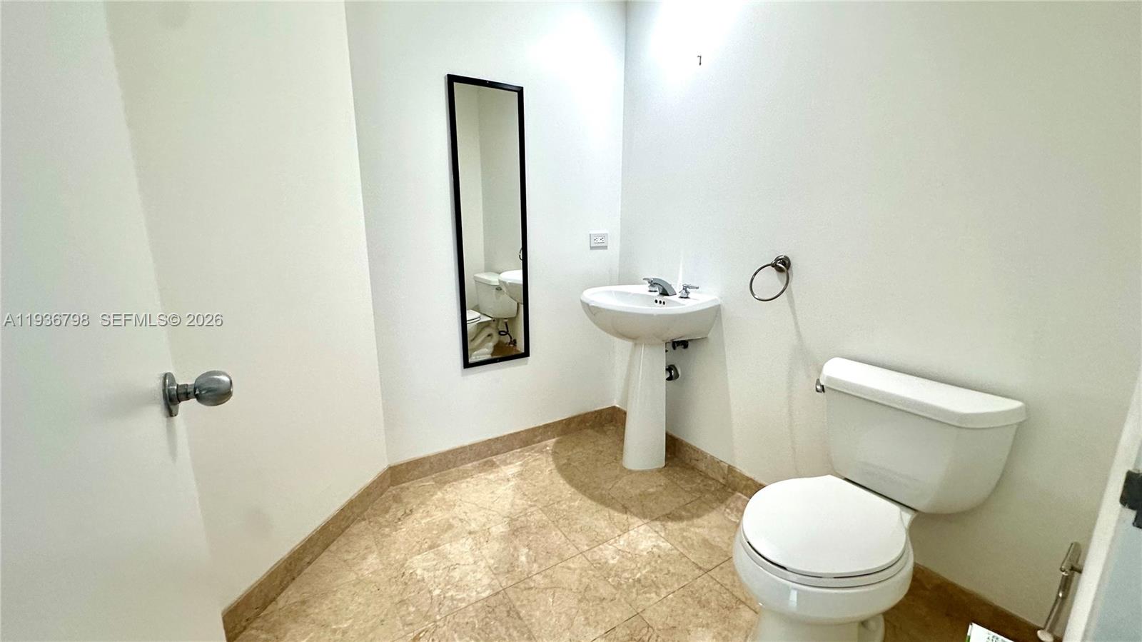 801 Brickell Key Blvd #2707, Miami FL 33131