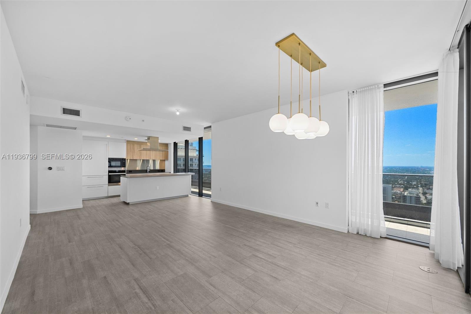 1000 Brickell Plz #4212, Miami FL 33131