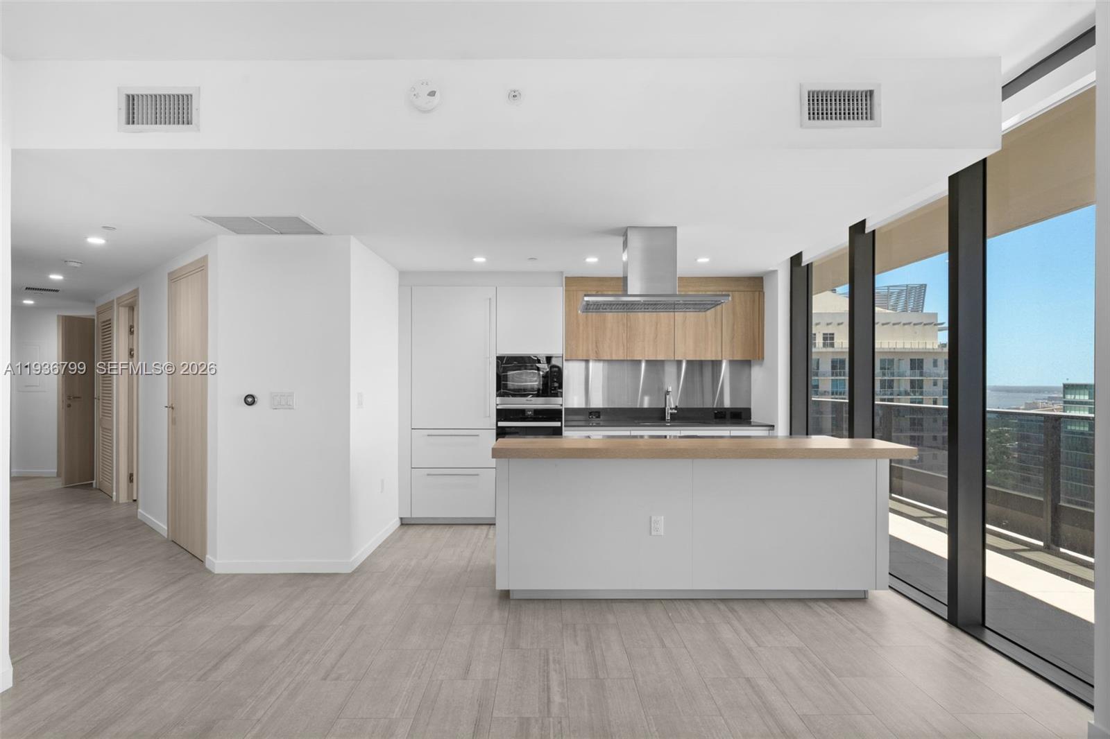 1000 Brickell Plz #4212, Miami FL 33131