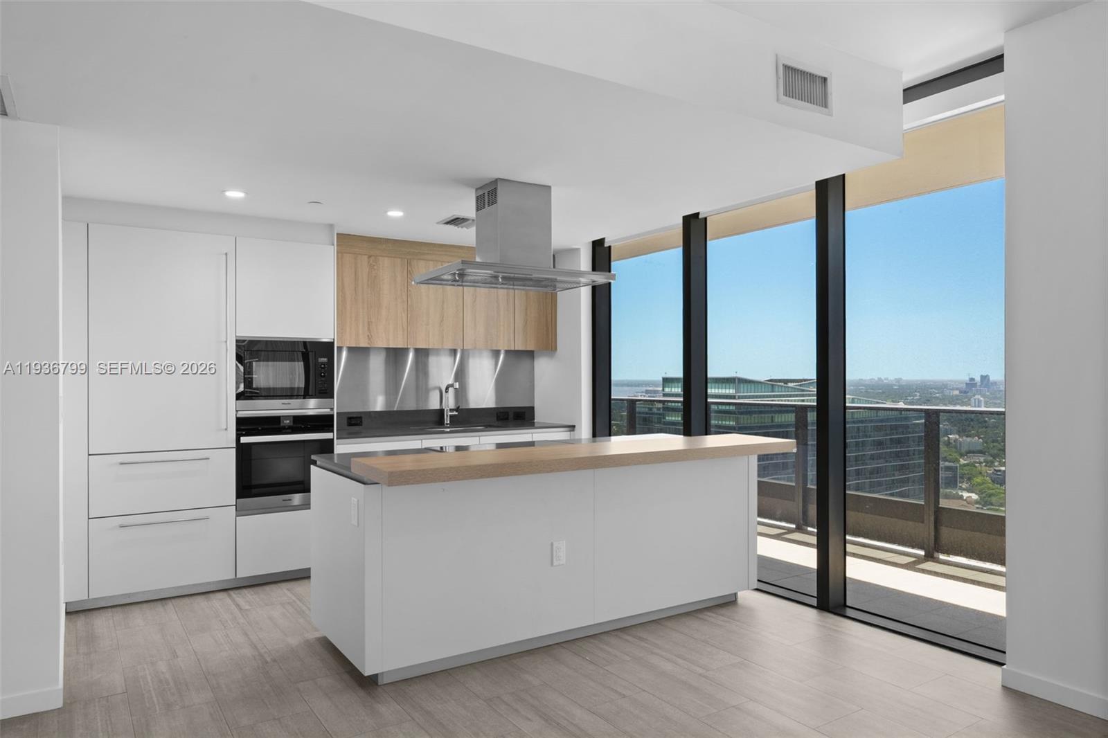 1000 Brickell Plz #4212, Miami FL 33131