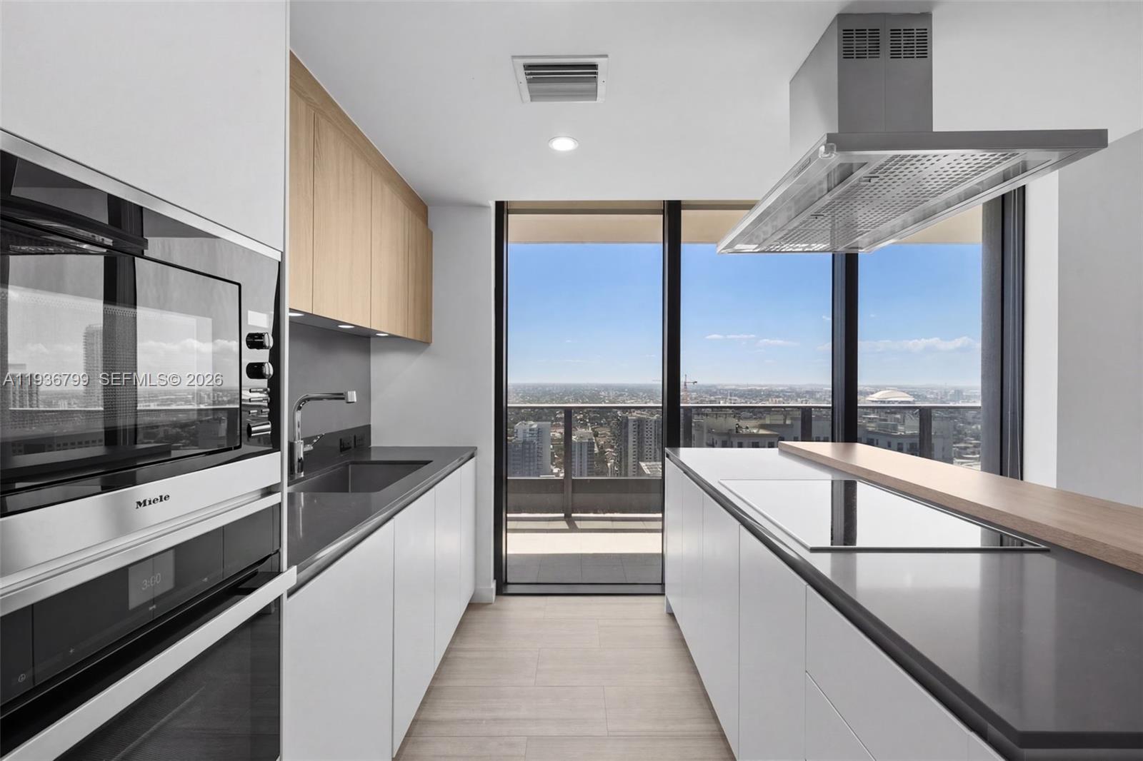 1000 Brickell Plz #4212, Miami FL 33131