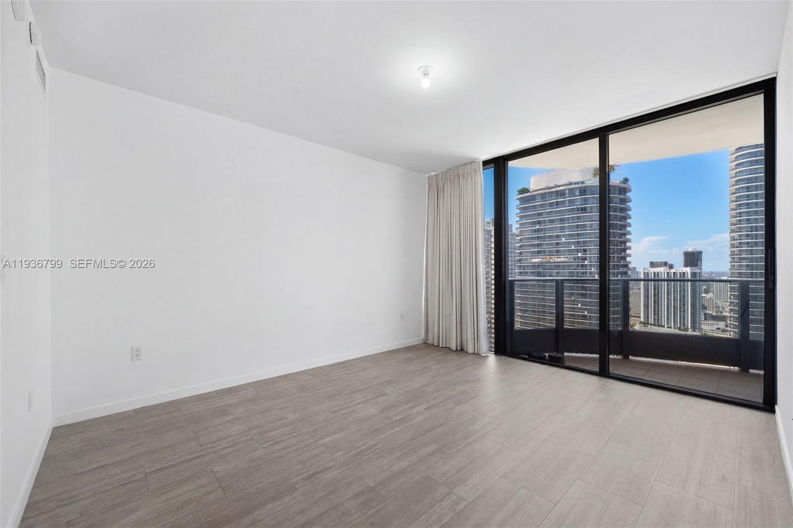 1000 Brickell Plz #4212, Miami FL 33131