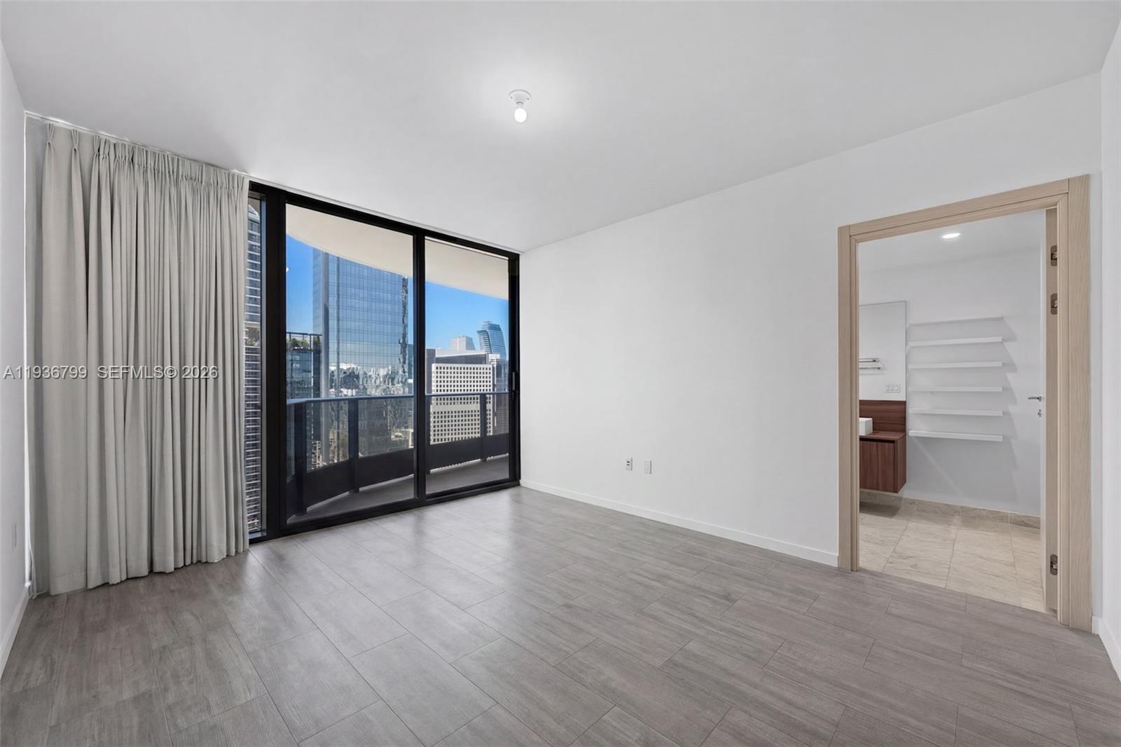 1000 Brickell Plz #4212, Miami FL 33131