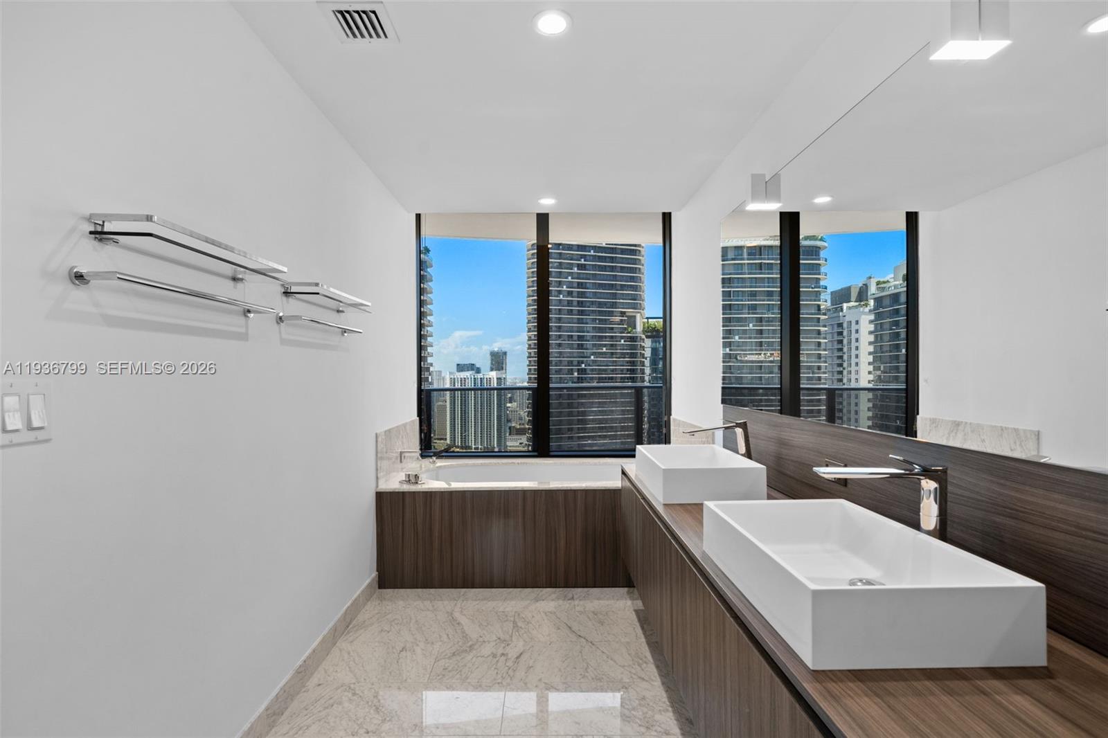 1000 Brickell Plz #4212, Miami FL 33131