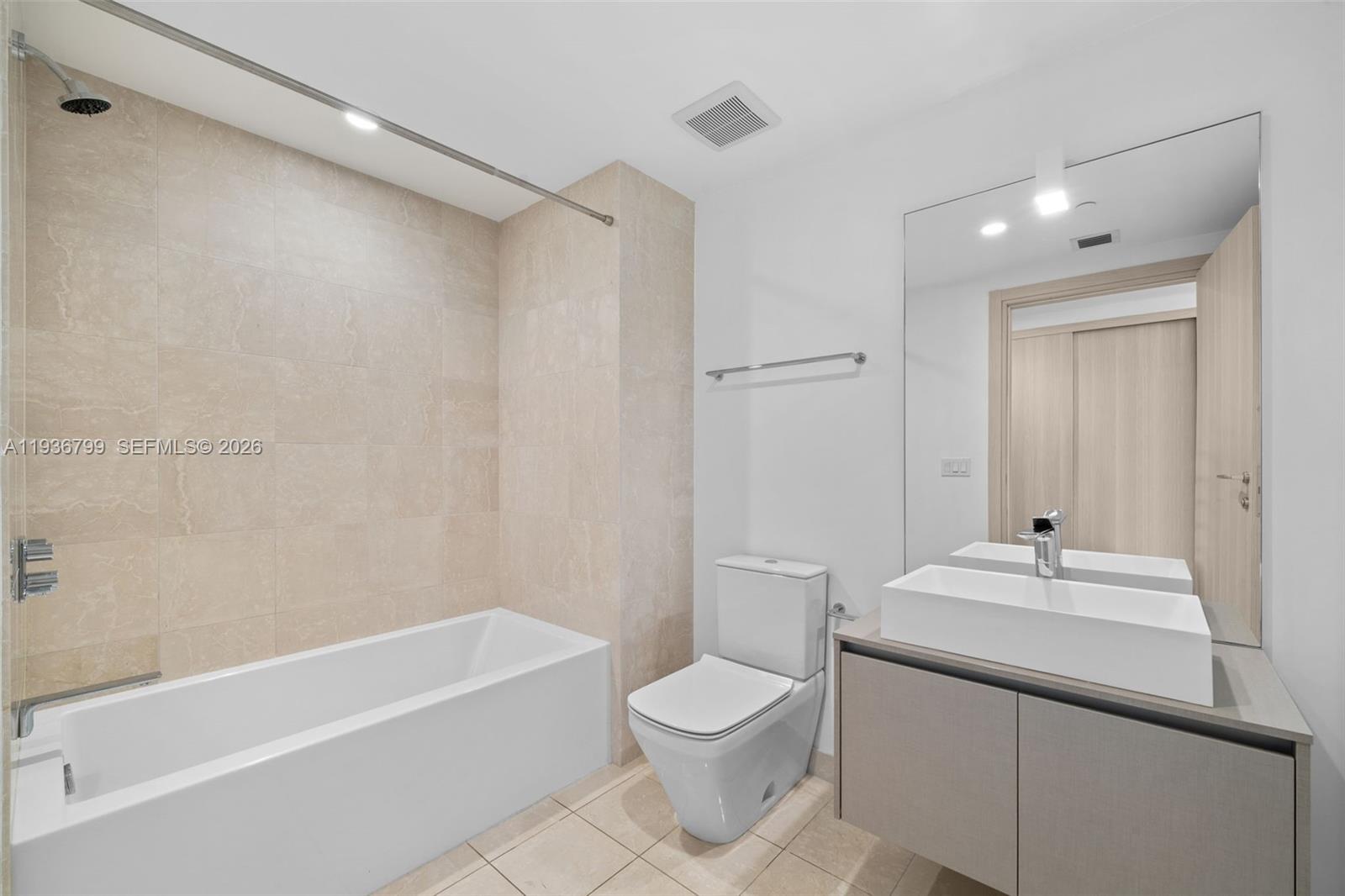 1000 Brickell Plz #4212, Miami FL 33131
