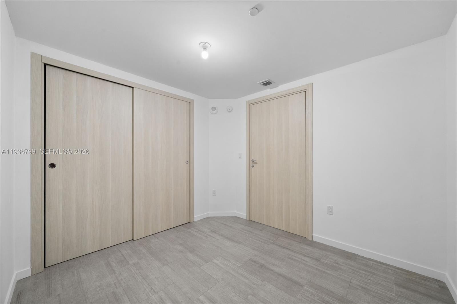 1000 Brickell Plz #4212, Miami FL 33131