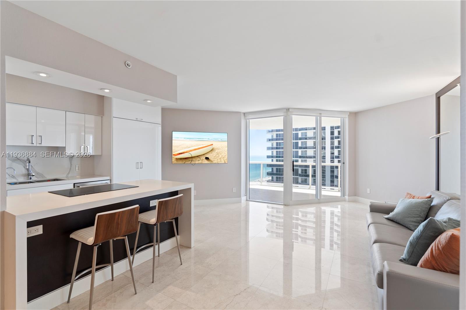 4779 Collins Ave #2204, Miami Beach FL 33140