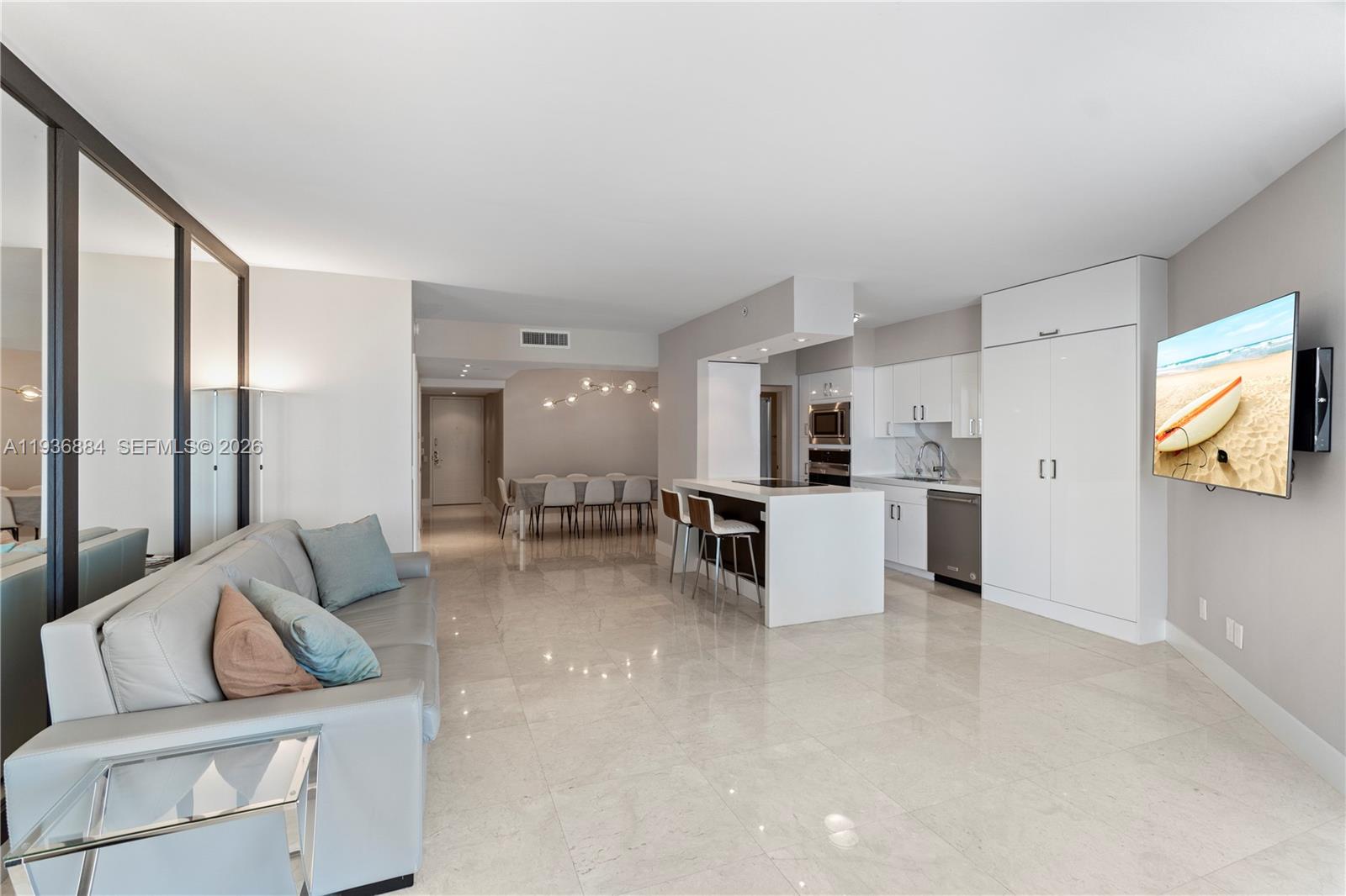 4779 Collins Ave #2204, Miami Beach FL 33140