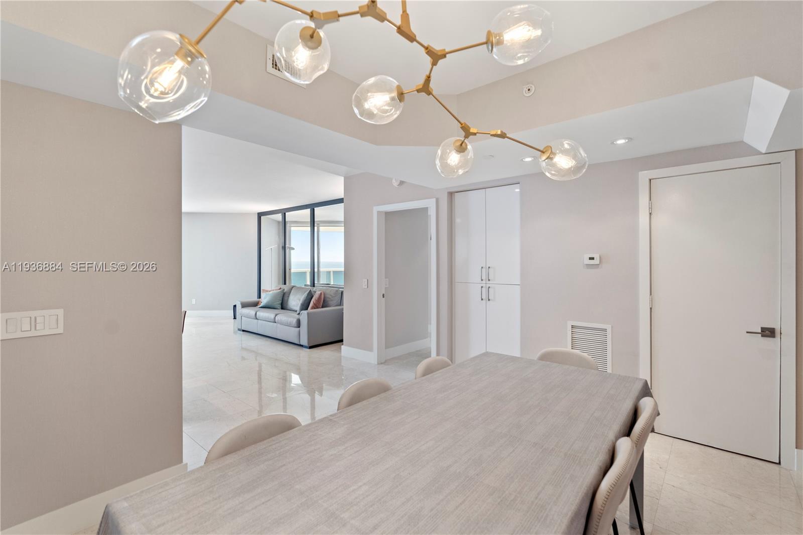 4779 Collins Ave #2204, Miami Beach FL 33140