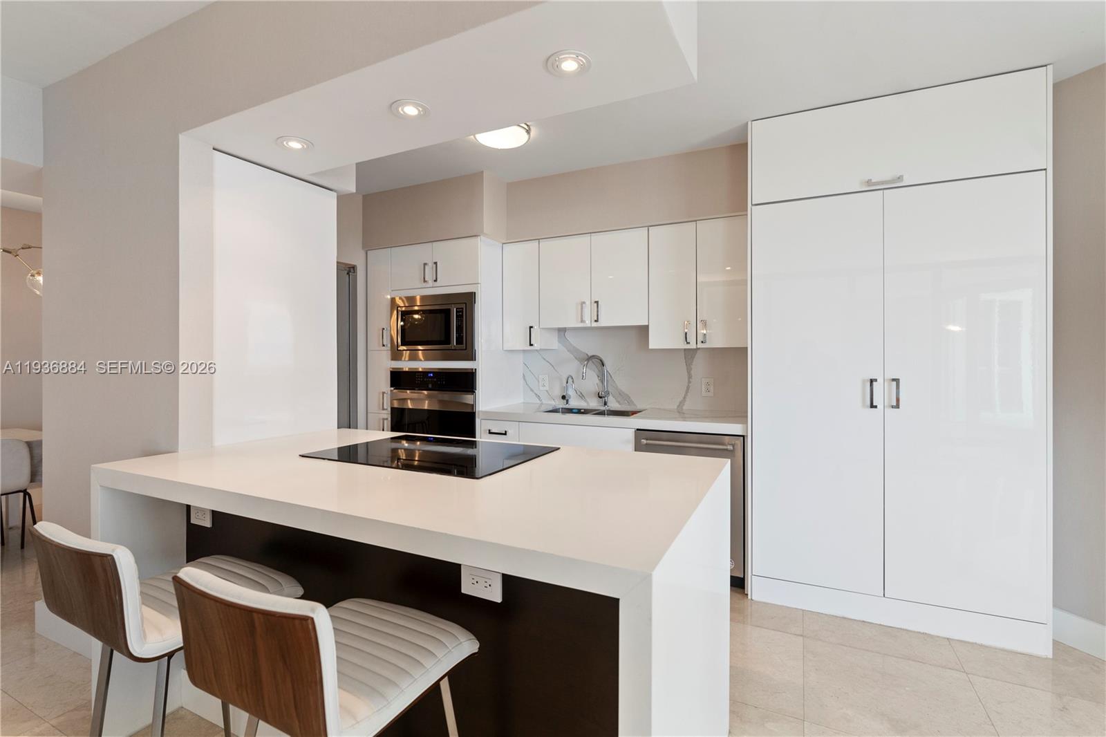 4779 Collins Ave #2204, Miami Beach FL 33140
