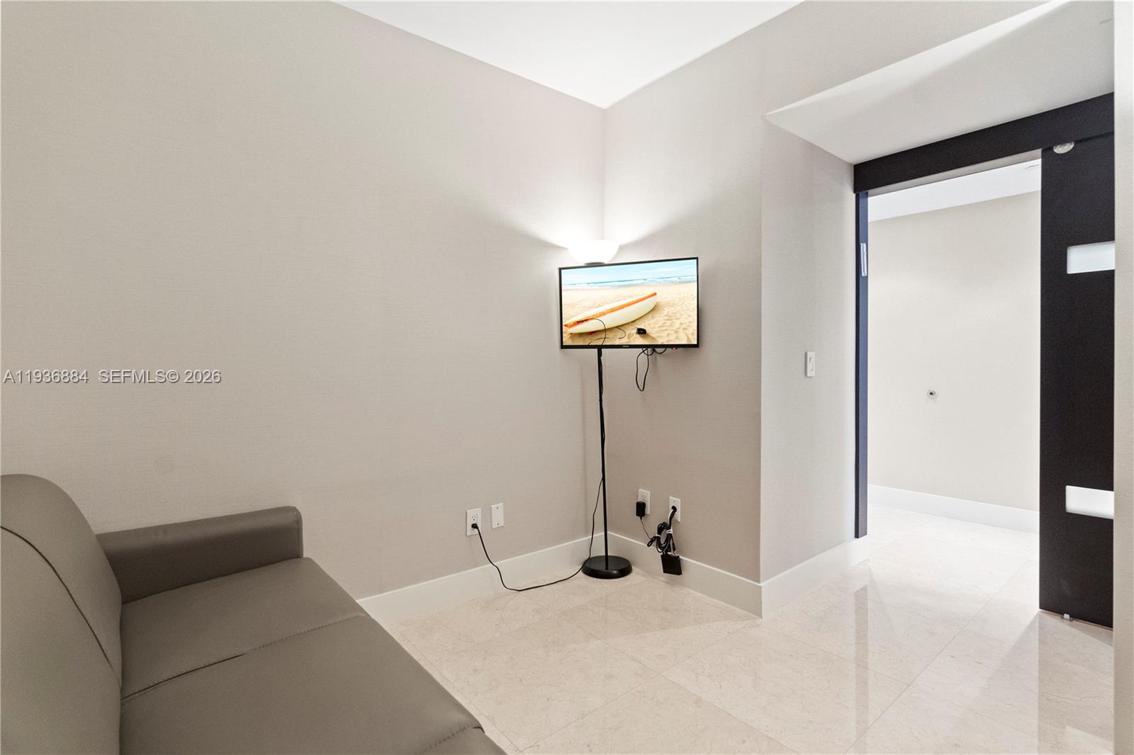 4779 Collins Ave #2204, Miami Beach FL 33140