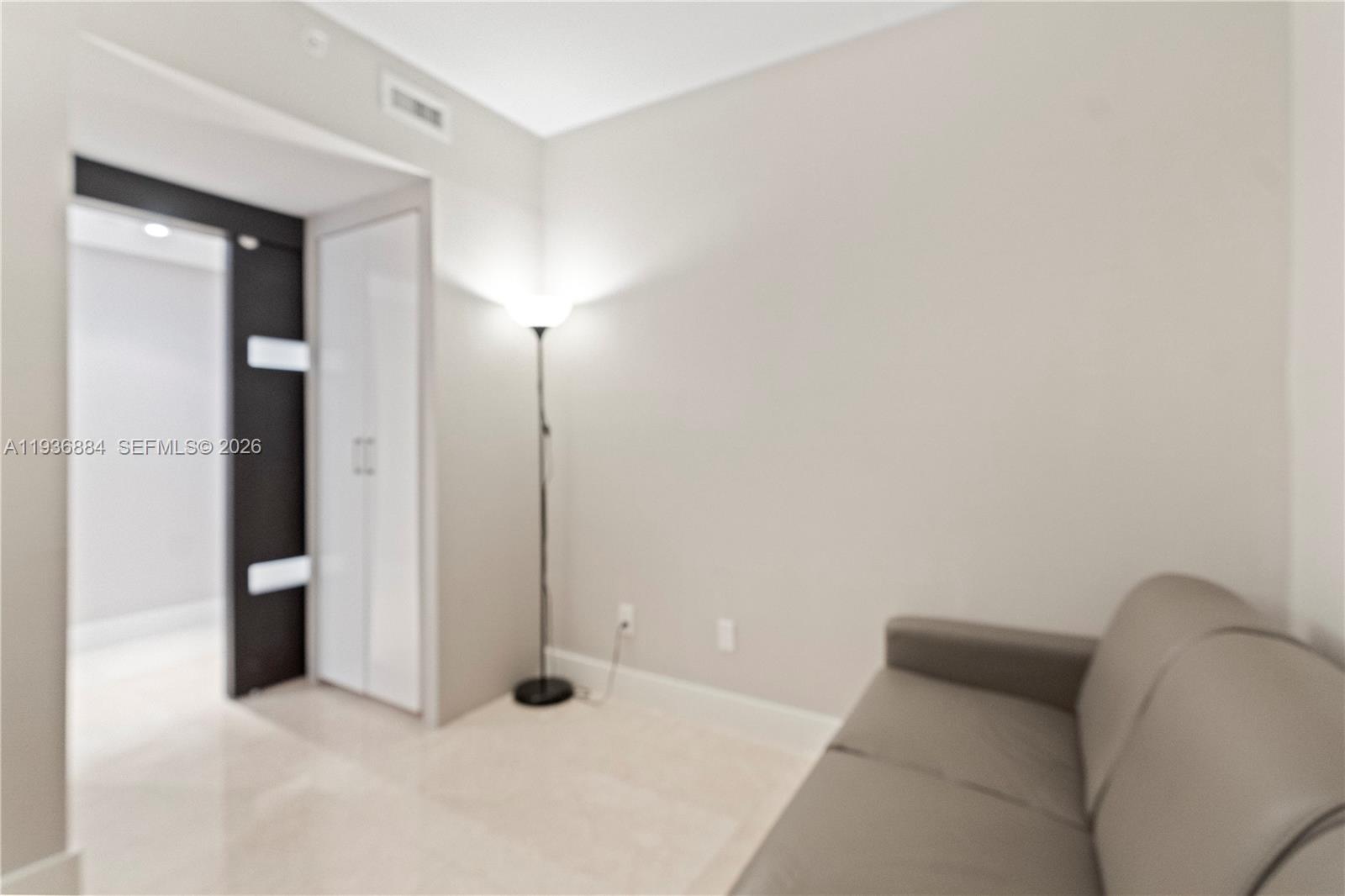 4779 Collins Ave #2204, Miami Beach FL 33140