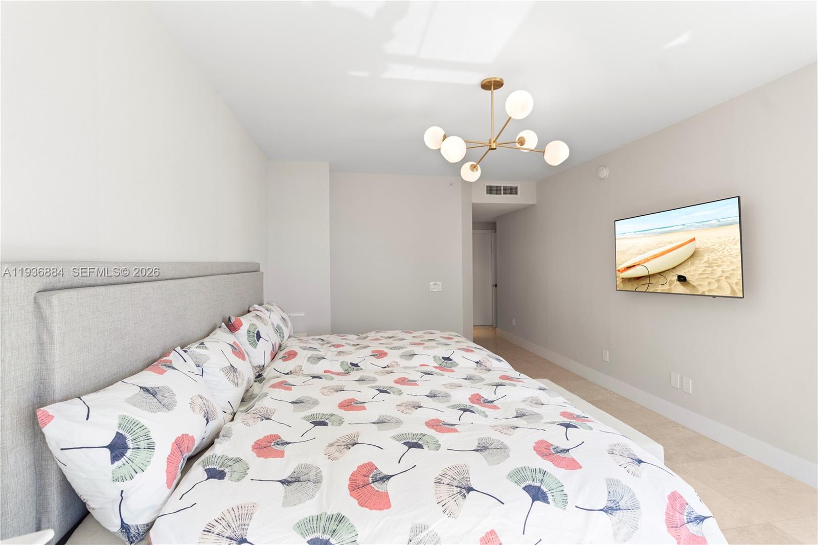 4779 Collins Ave #2204, Miami Beach FL 33140