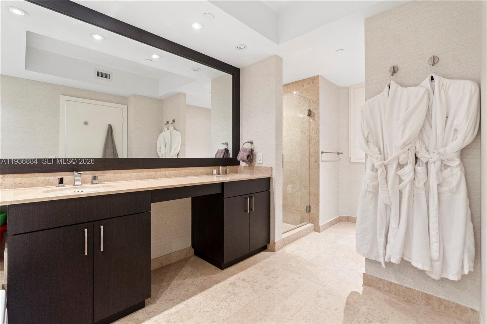 4779 Collins Ave #2204, Miami Beach FL 33140