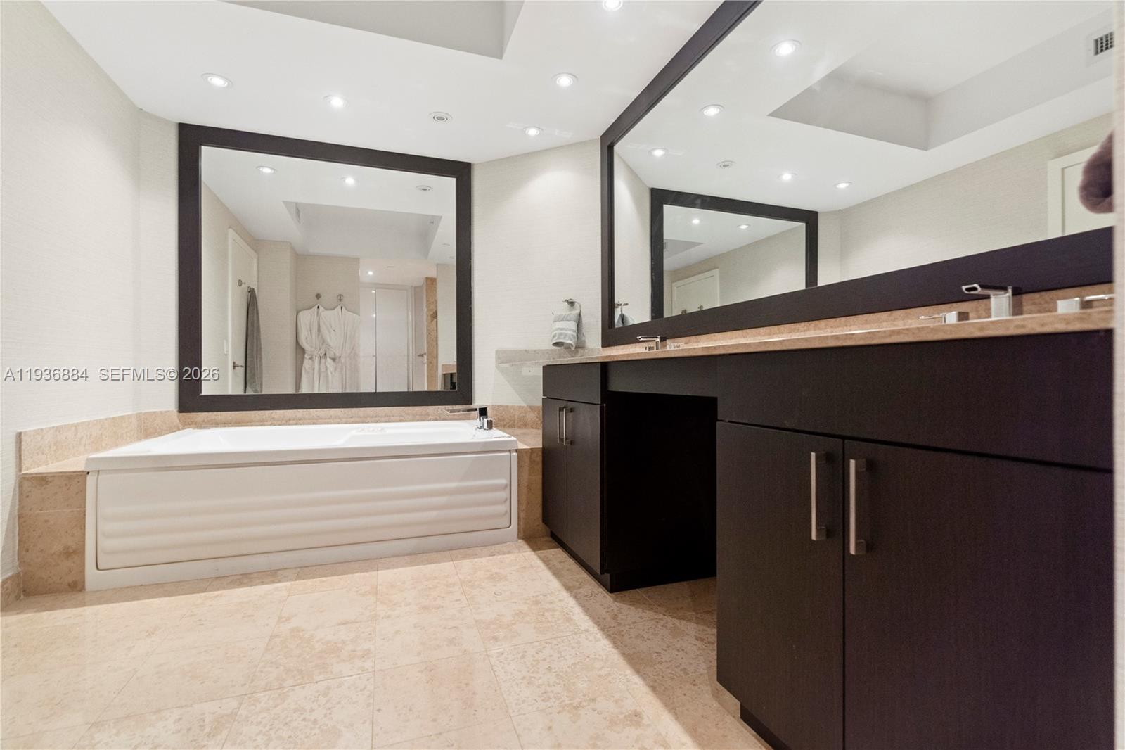4779 Collins Ave #2204, Miami Beach FL 33140