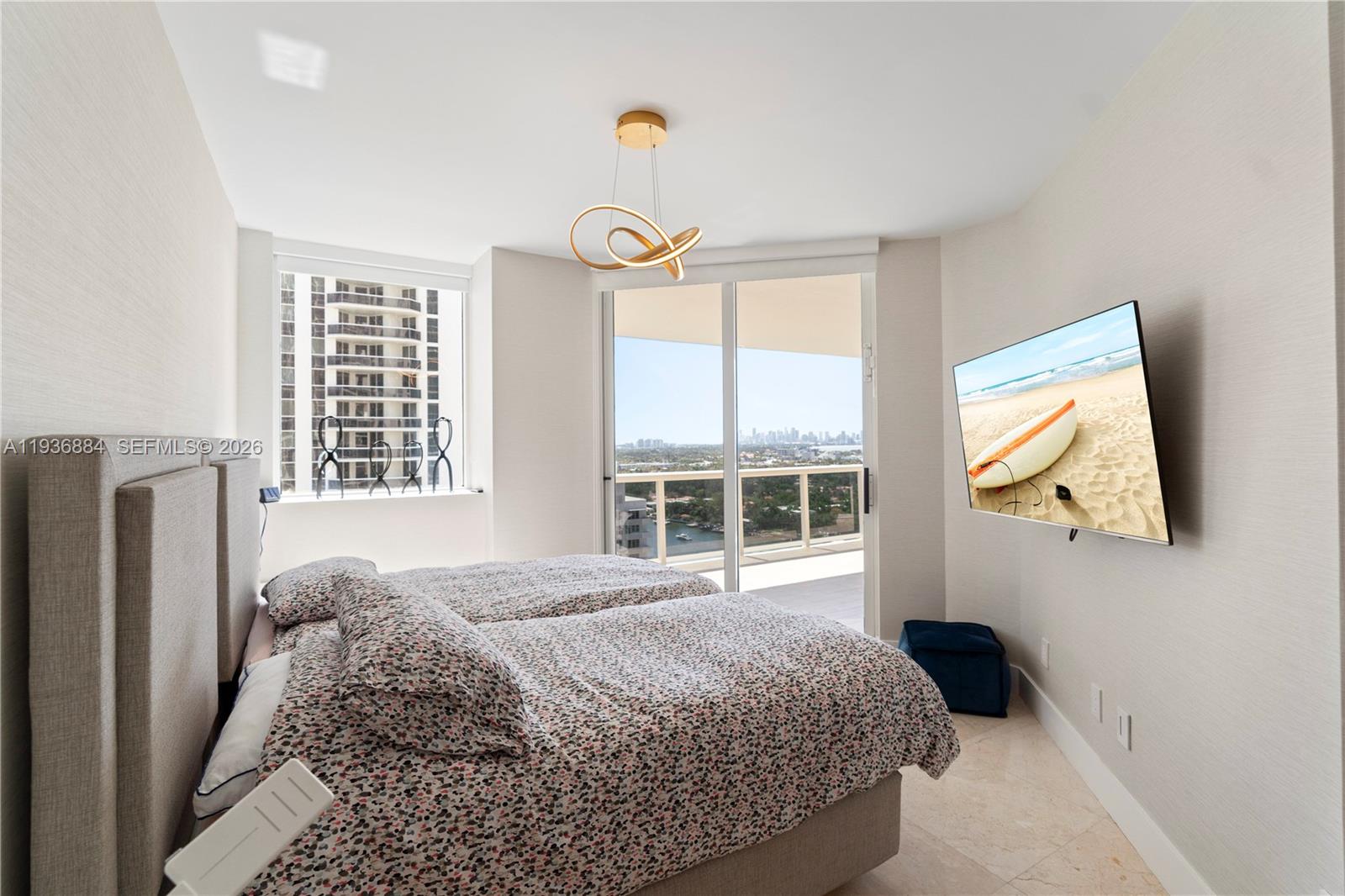 4779 Collins Ave #2204, Miami Beach FL 33140