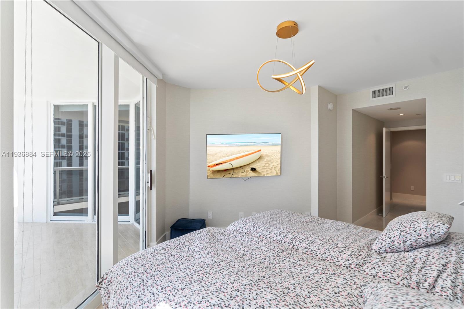 4779 Collins Ave #2204, Miami Beach FL 33140