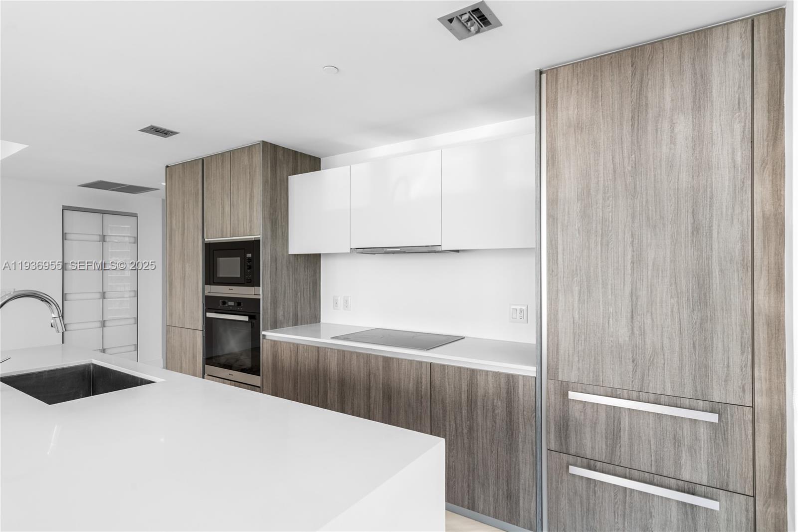 2900 NE 7th Ave #1402, Miami FL 33137
