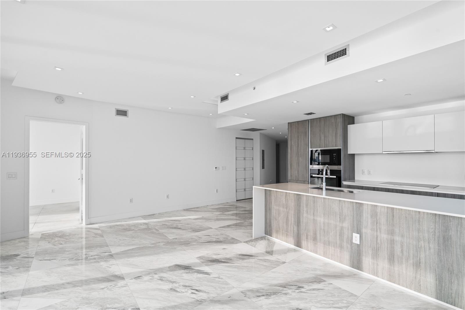 2900 NE 7th Ave #1402, Miami FL 33137