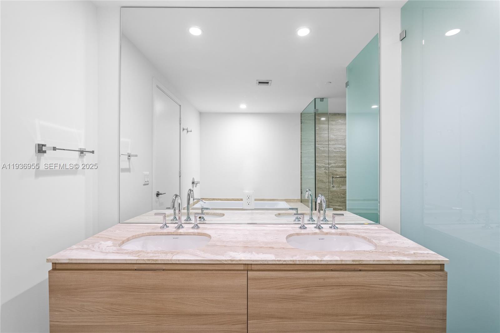 2900 NE 7th Ave #1402, Miami FL 33137