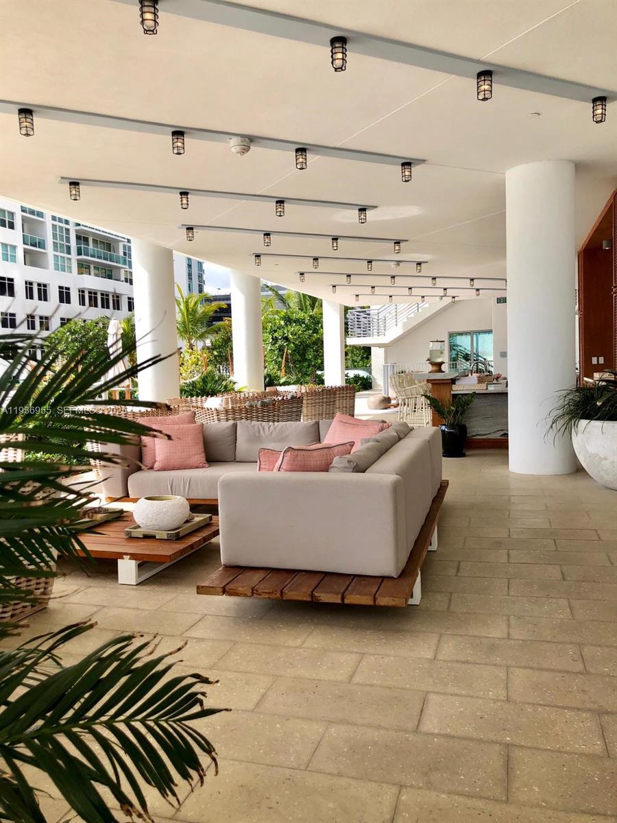 2900 NE 7th Ave #1402, Miami FL 33137