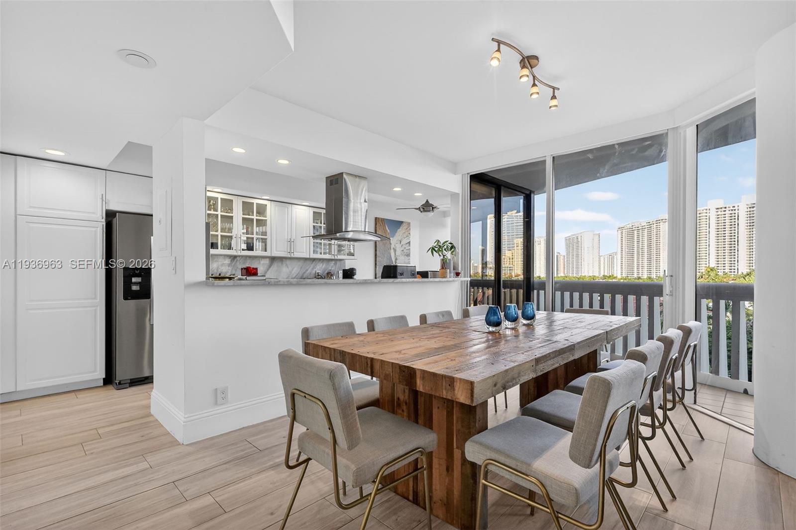 1000 Island Blvd #707, Aventura FL 33160
