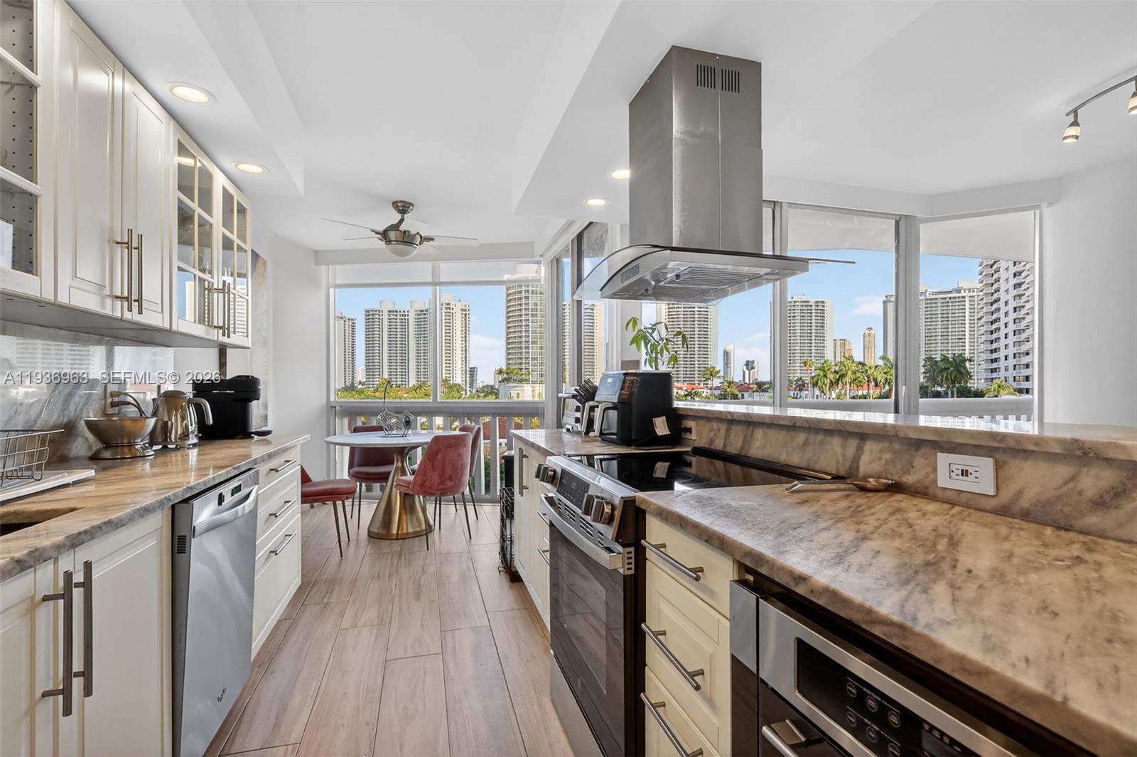 1000 Island Blvd #707, Aventura FL 33160