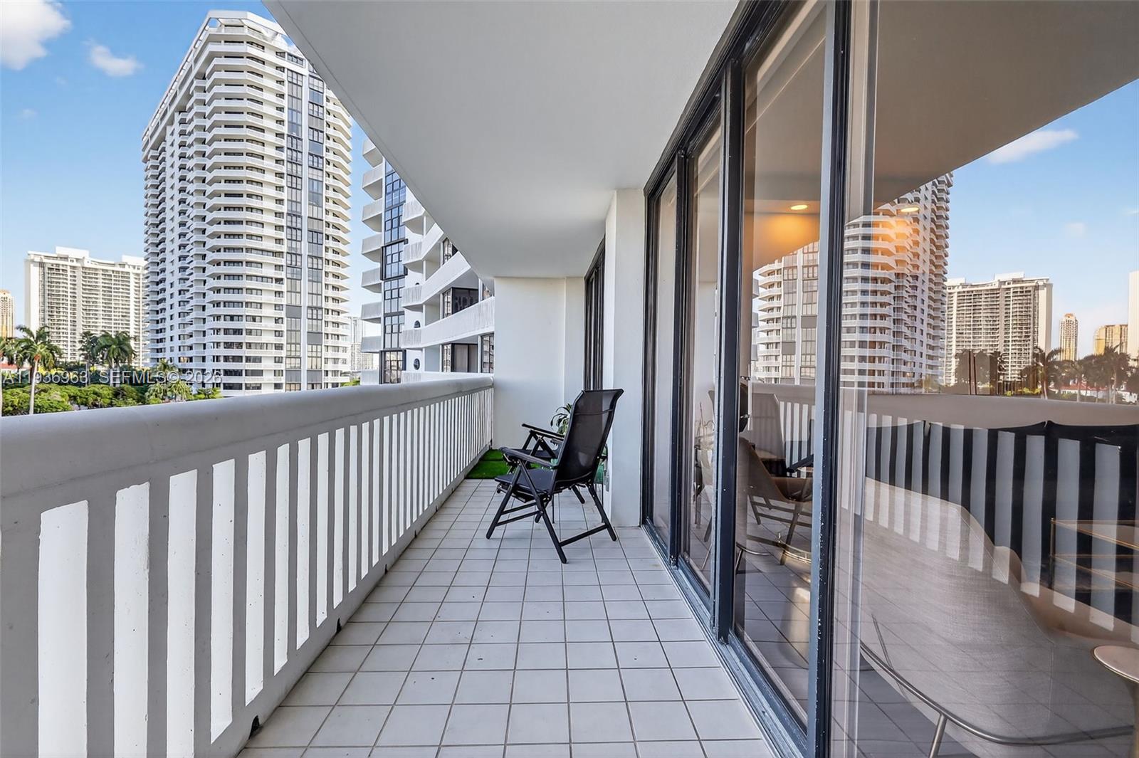 1000 Island Blvd #707, Aventura FL 33160