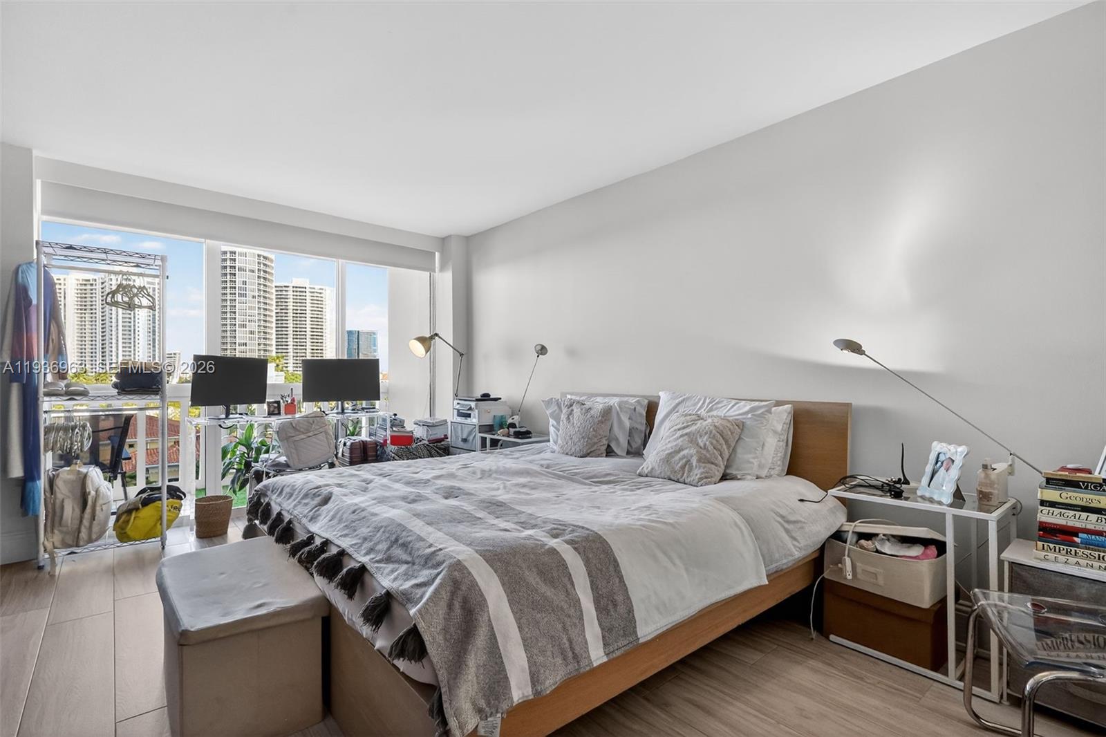 1000 Island Blvd #707, Aventura FL 33160