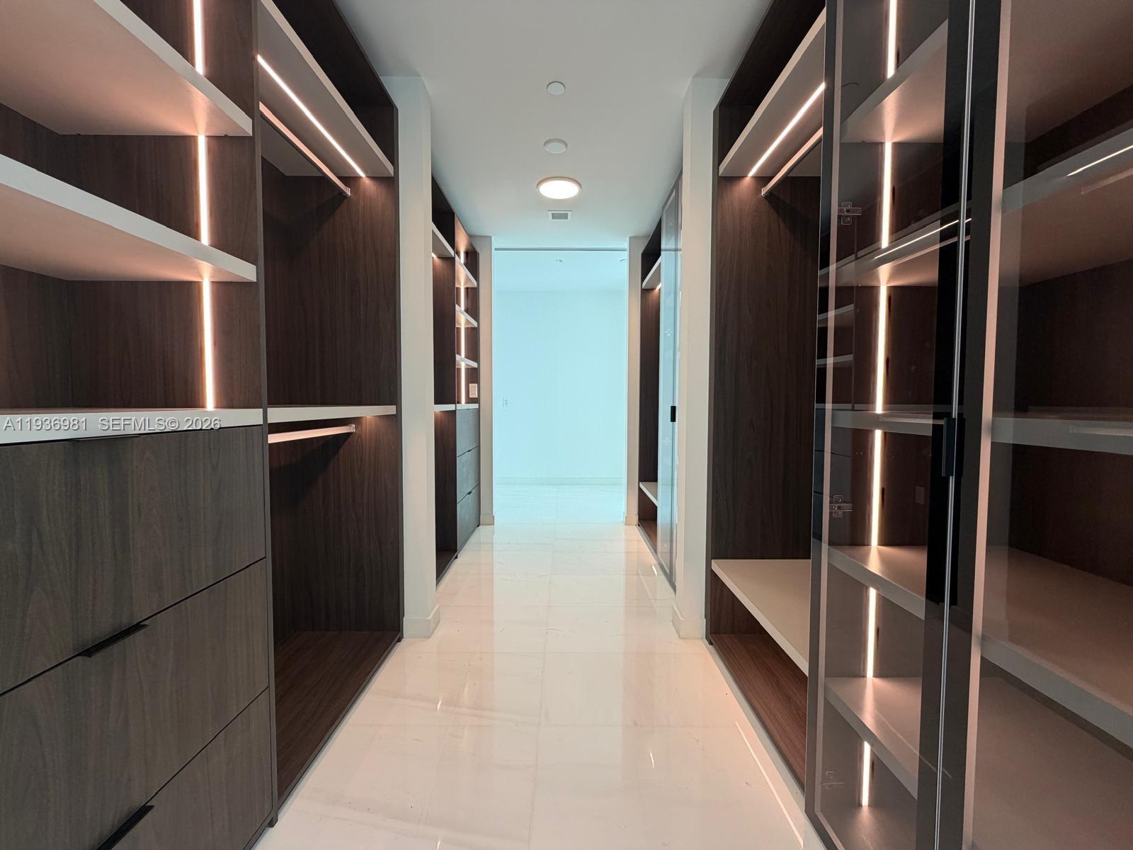 300 Biscayne Blvd Way #3201, Miami FL 33130