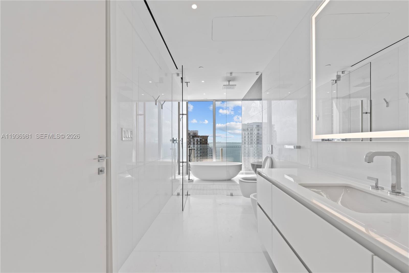 300 Biscayne Blvd Way #3201, Miami FL 33130