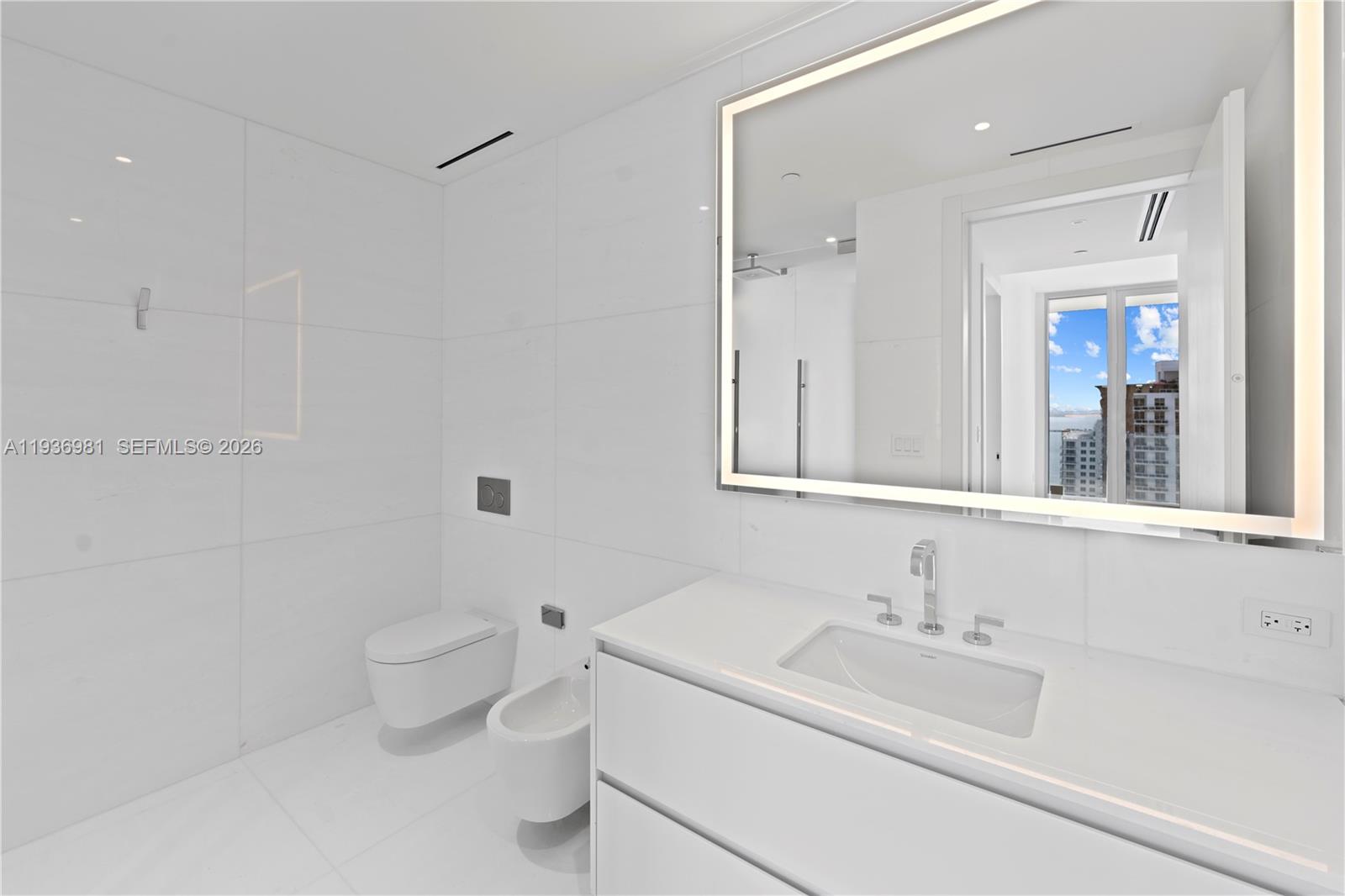 300 Biscayne Blvd Way #3201, Miami FL 33130