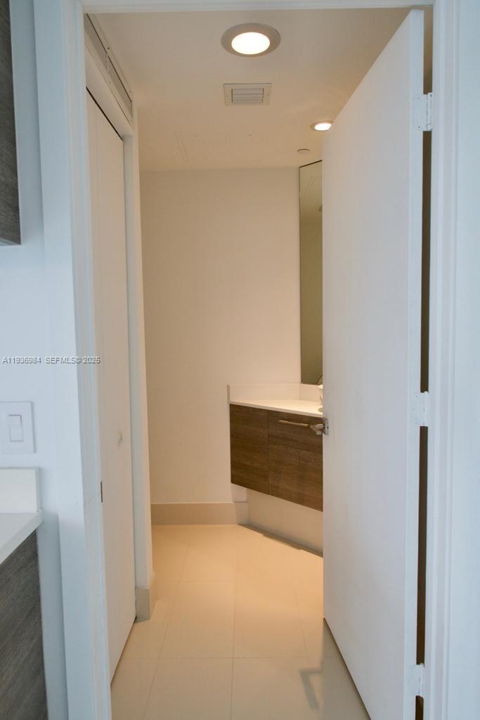 650 NE 32nd St #4808, Miami FL 33137