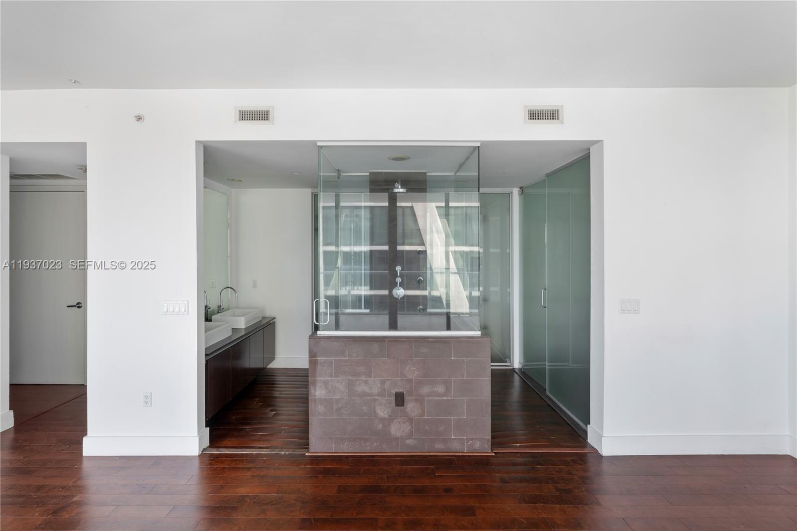 1040 Biscayne Blvd #4108, Miami FL 33132