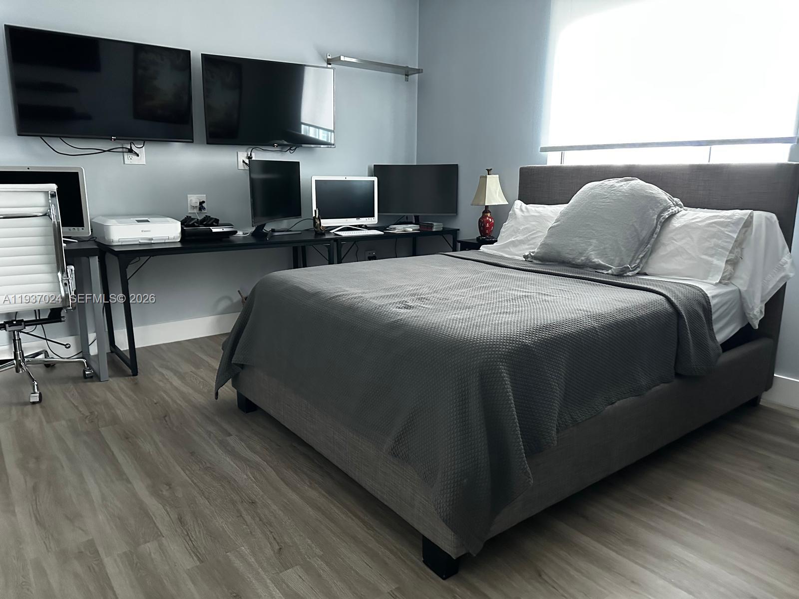 500 Brickell Ave #3307, Miami FL 33131