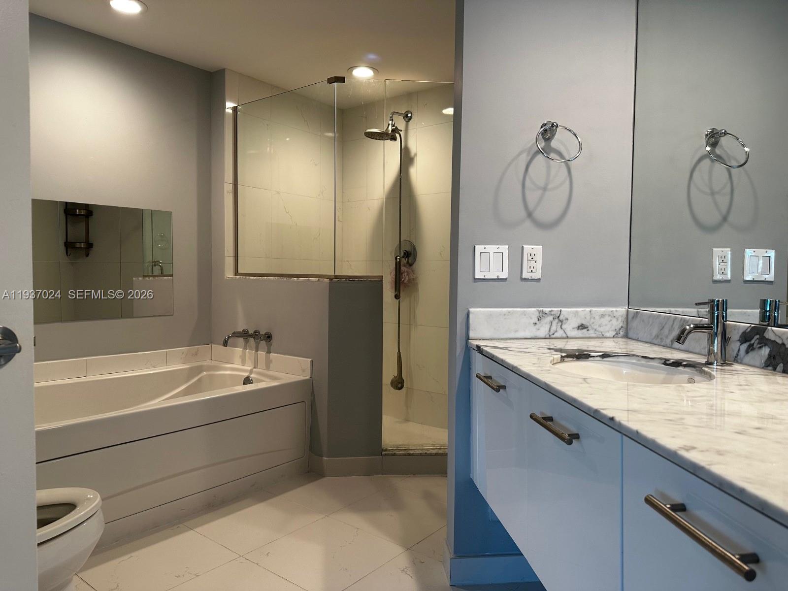 500 Brickell Ave #3307, Miami FL 33131