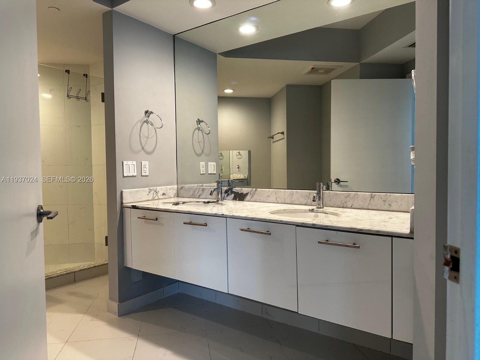 500 Brickell Ave #3307, Miami FL 33131