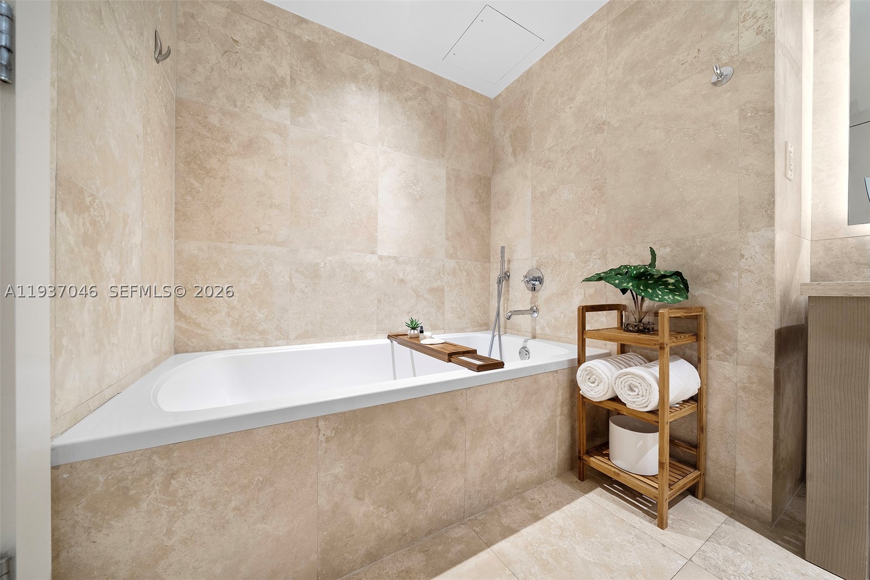 102 24th St #1207, Miami Beach FL 33139