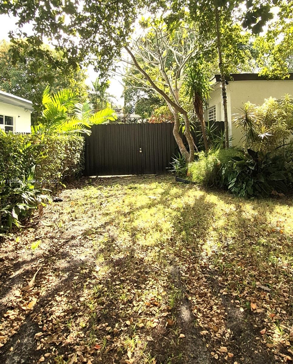 North Miami FL 33161 - A11937047