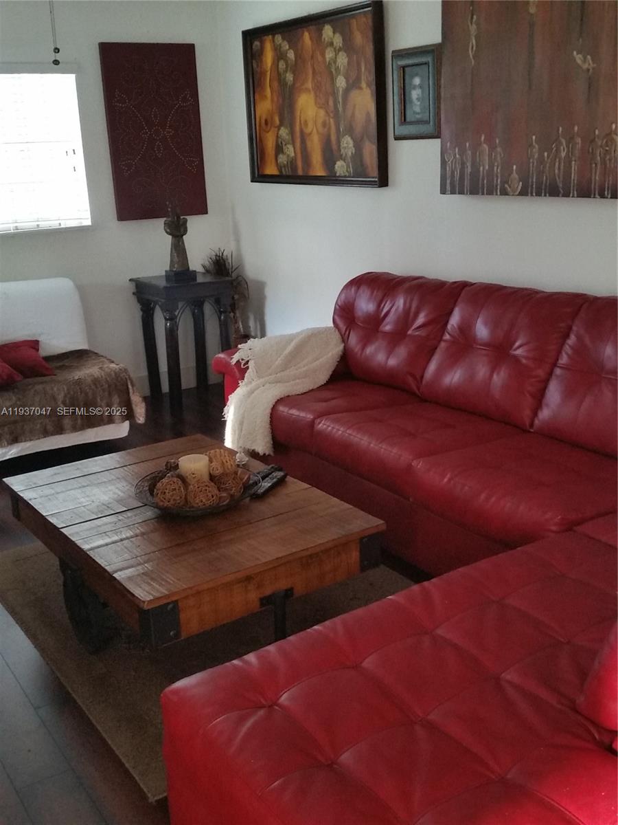North Miami FL 33161 - A11937047