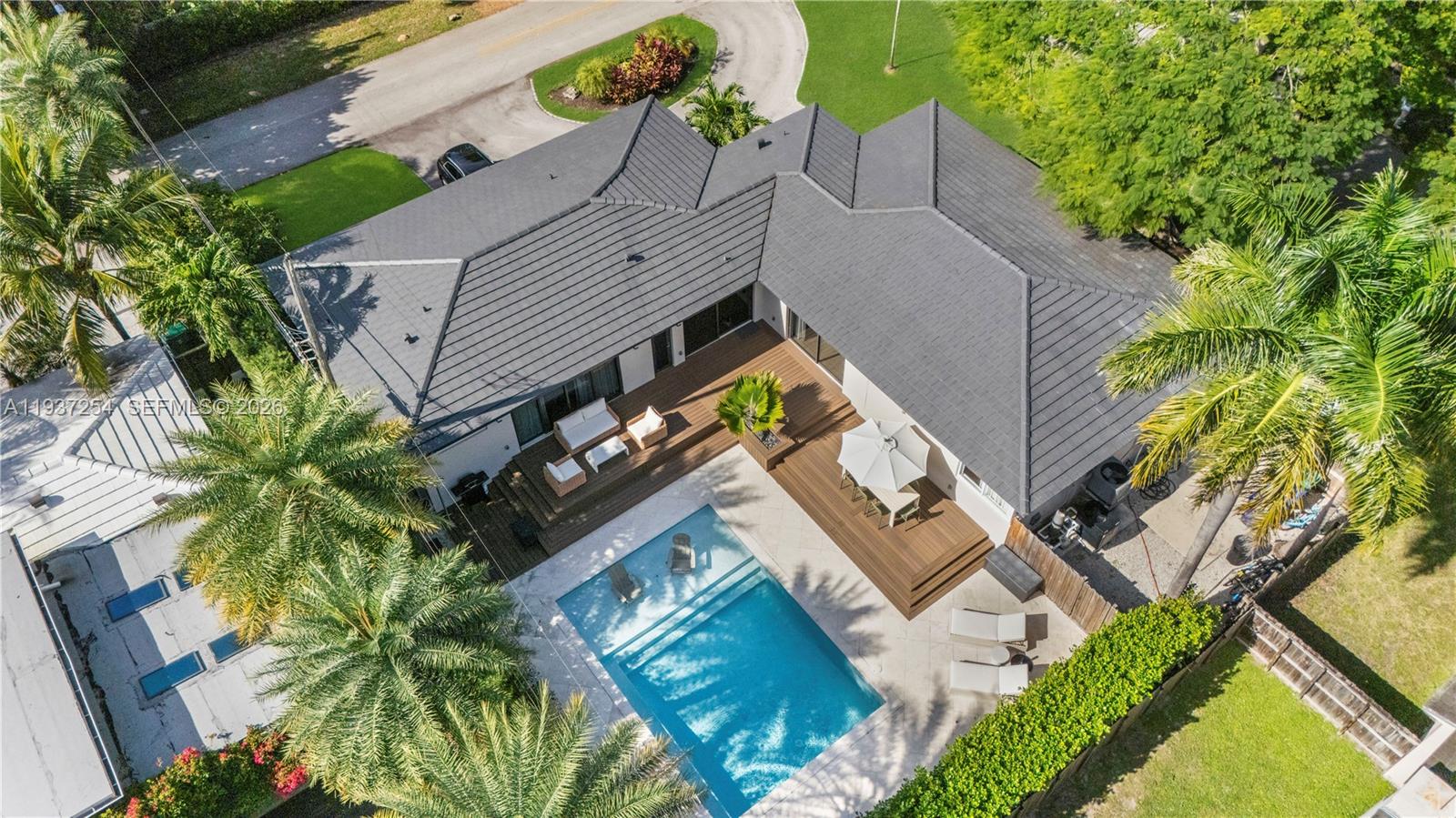 800 NE 72nd St, Miami FL 33138