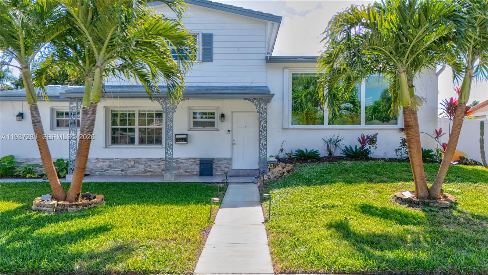 1016 NE 4th Ct, Hallandale Beach FL 33009