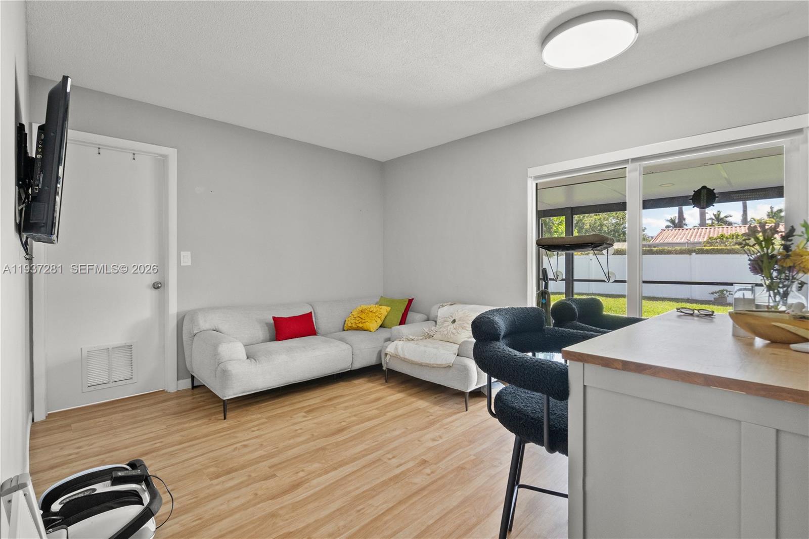1016 NE 4th Ct, Hallandale Beach FL 33009