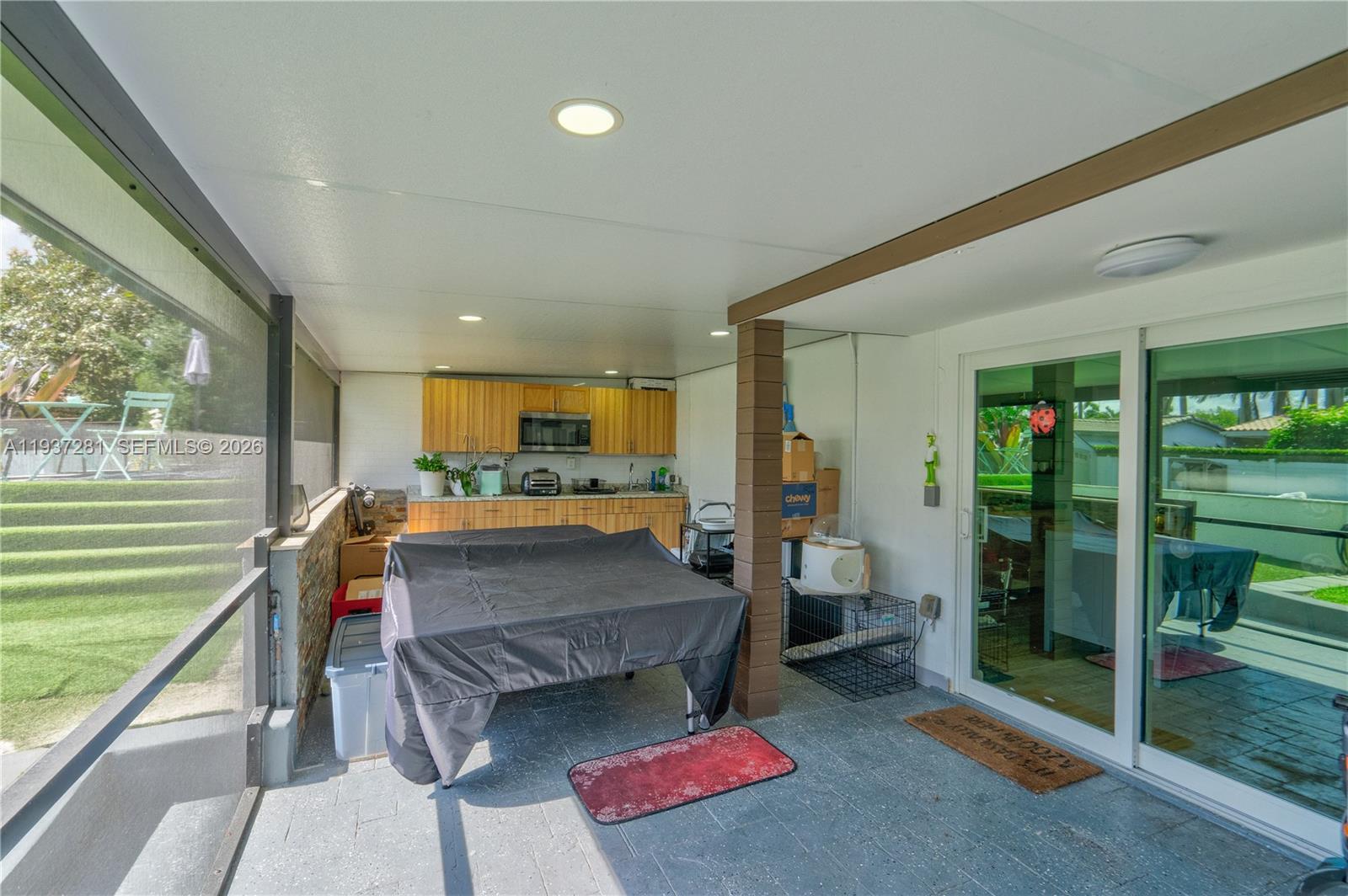 1016 NE 4th Ct, Hallandale Beach FL 33009