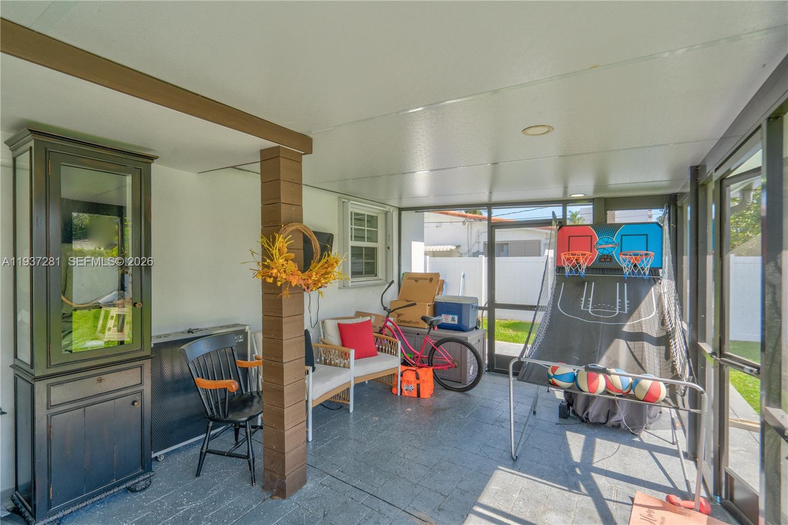 1016 NE 4th Ct, Hallandale Beach FL 33009