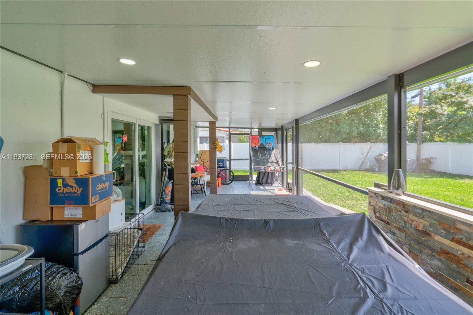 1016 NE 4th Ct, Hallandale Beach FL 33009