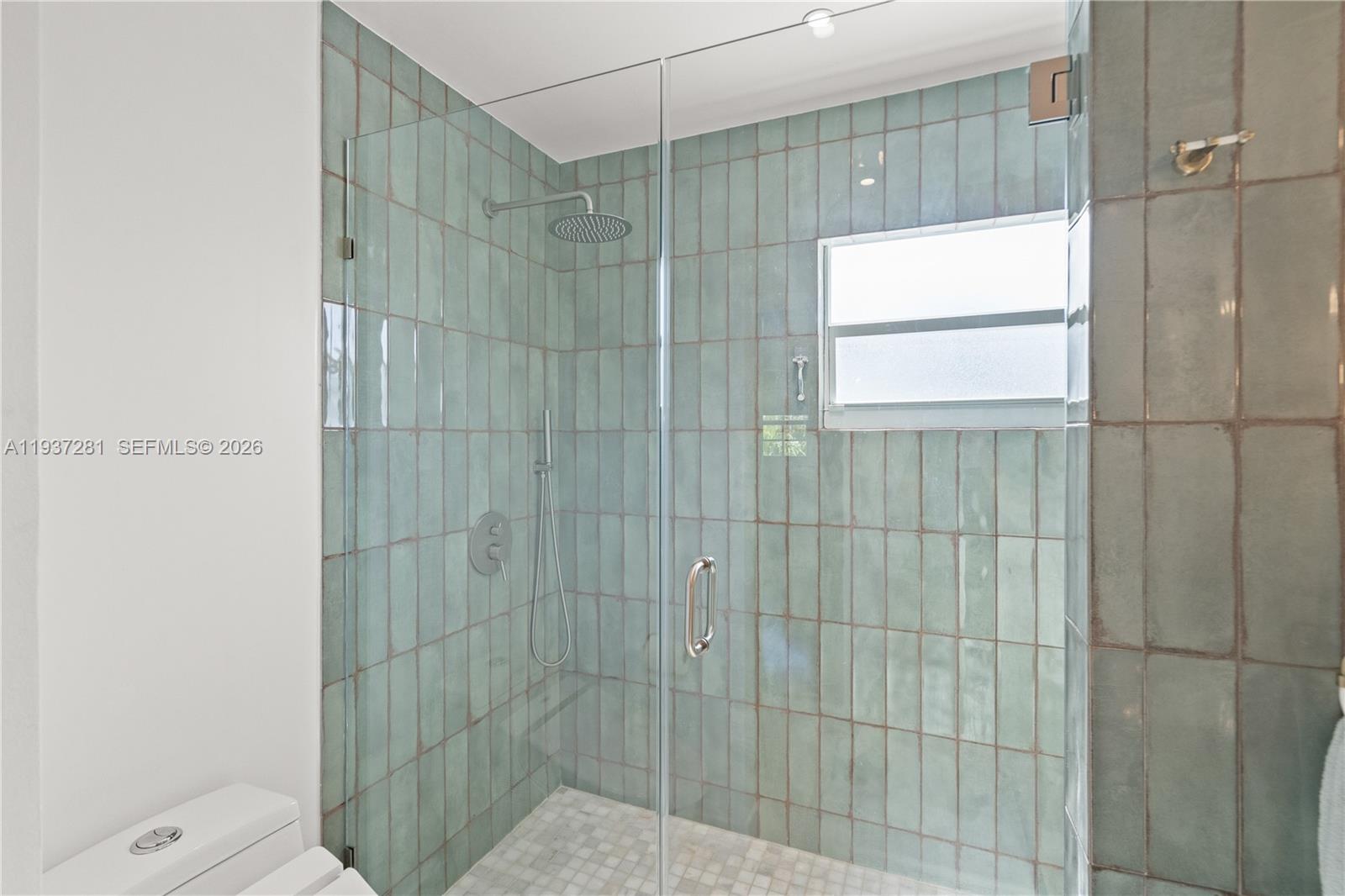 1016 NE 4th Ct, Hallandale Beach FL 33009