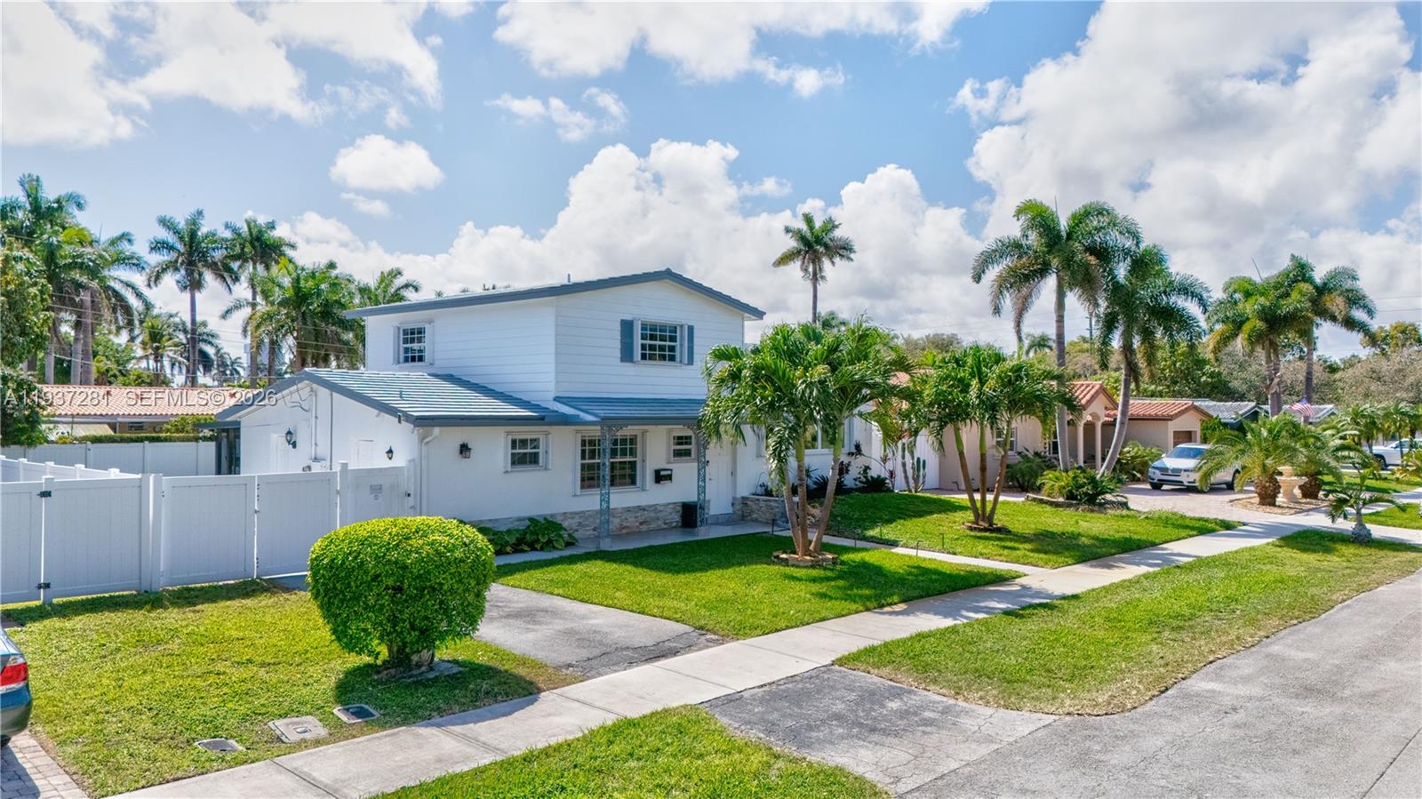 1016 NE 4th Ct, Hallandale Beach FL 33009