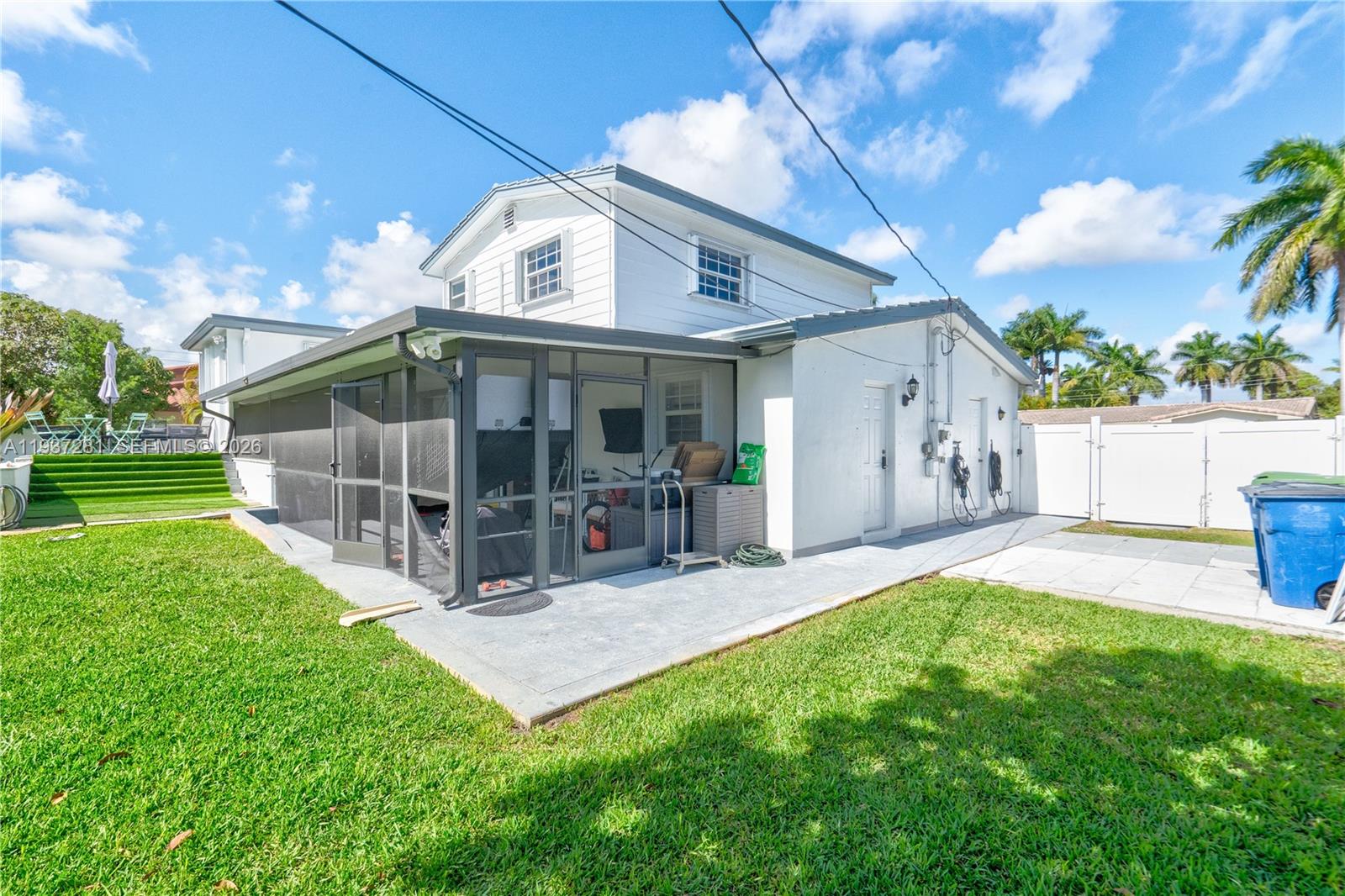 1016 NE 4th Ct, Hallandale Beach FL 33009