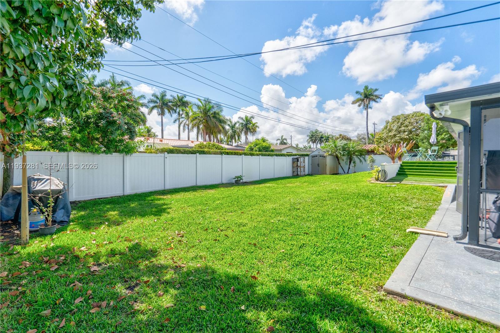 1016 NE 4th Ct, Hallandale Beach FL 33009